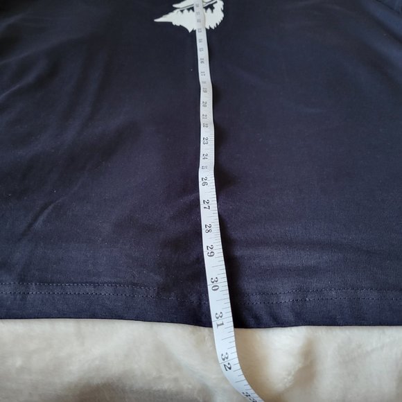 Wolf Howling Print V-Neck T-Shirt - Picture 3 of 6